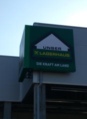 Lagerhaus, Leuchtkasten, Leuchtkästen, Leuchtreklame, Lichtwerbung, Leuchtwand, Fassandenleuchte, Dekupierter Kasten, LED Leuchtkasten, Werbekasten, Plexikasten, Nasenschild, Leuchtende Werbung, Reklame, Reklamewand, Leuchtreklame, Metallkasten, Geschäfts