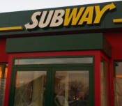 Sub Way, Leuchtkasten, Leuchtkästen, Leuchtreklame, Lichtwerbung, Leuchtwand, Fassandenleuchte, Dekupierter Kasten, LED Leuchtkasten, Werbekasten, Plexikasten, Nasenschild, Leuchtende Werbung, Reklame, Reklamewand, Leuchtreklame, Metallkasten, Geschäftsbe